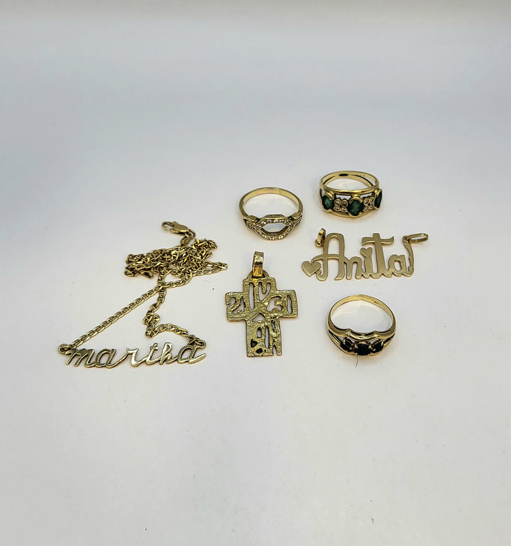 Vari oggetti oro pietre diamantini