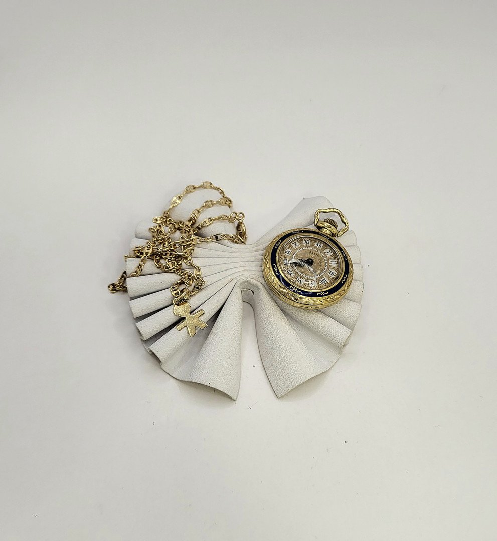 Vari oggetti oro smalto