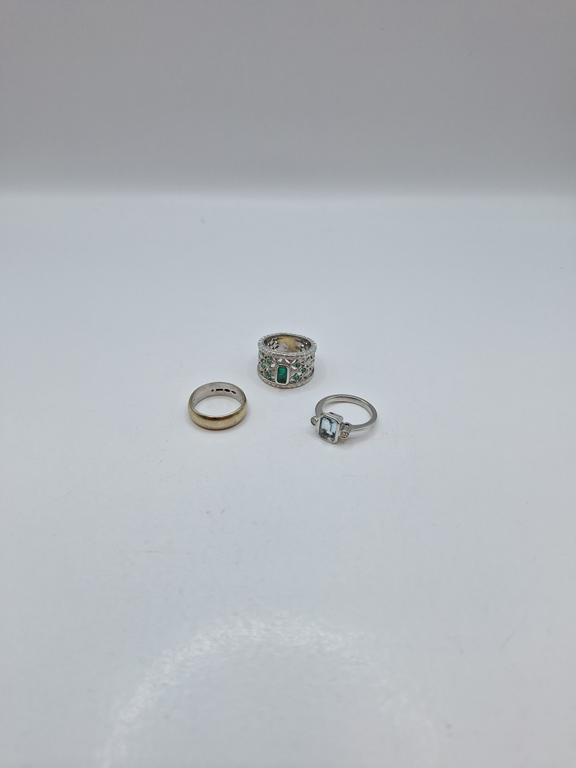 Tre anelli oro pietre diamantini 
