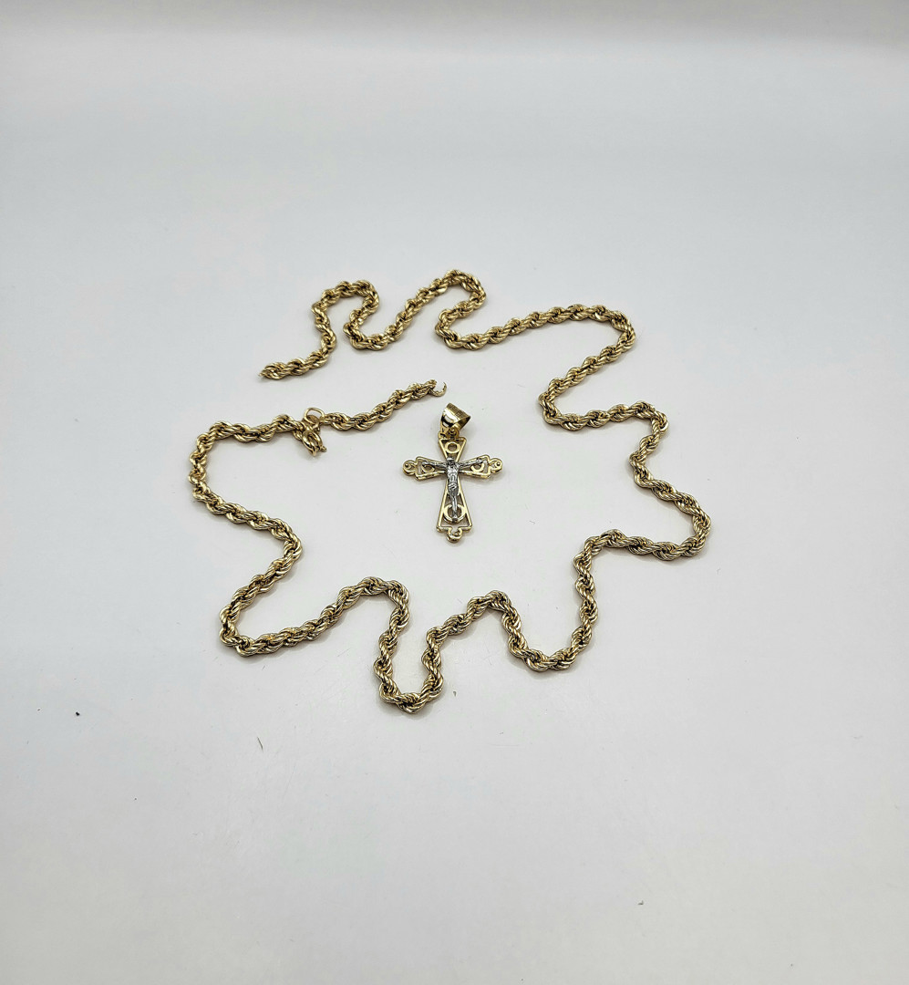 Collana e ciondolo oro