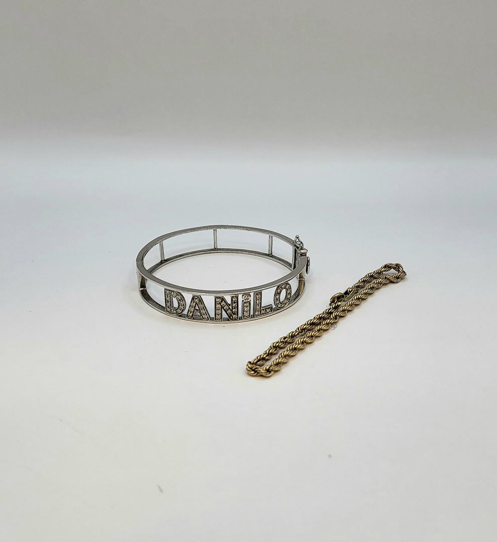 Due bracciali oro pietre