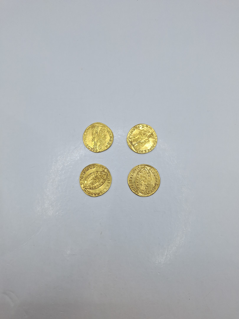 Quattro pezzi oro