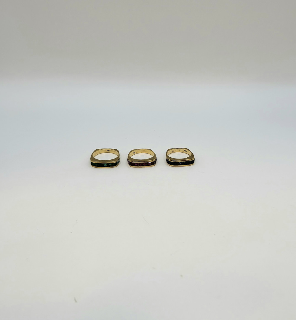 Tre anelli oro pietre 