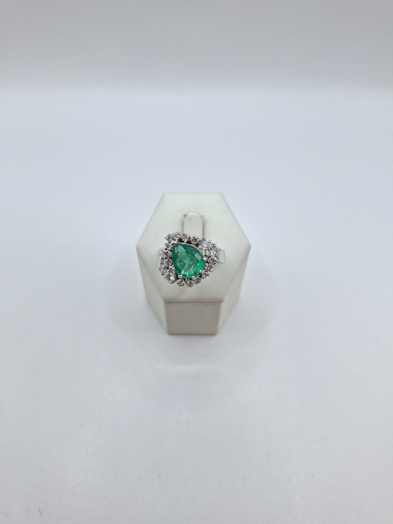 Anello oro pietra diamanti