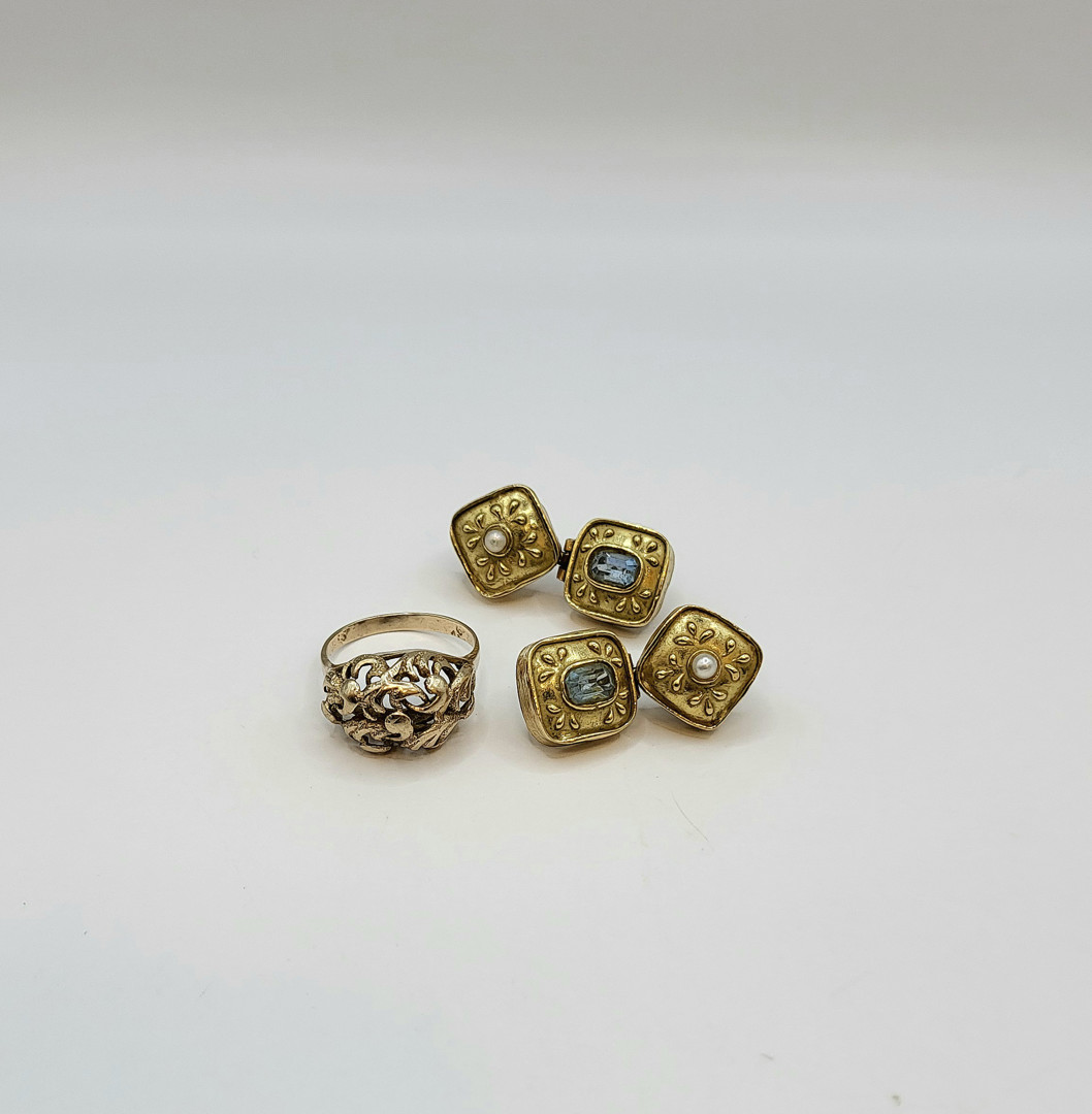 Paio orecchini e anello oro pietre