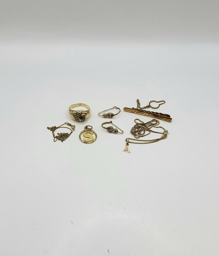 Vari oggetti in oro pietre 