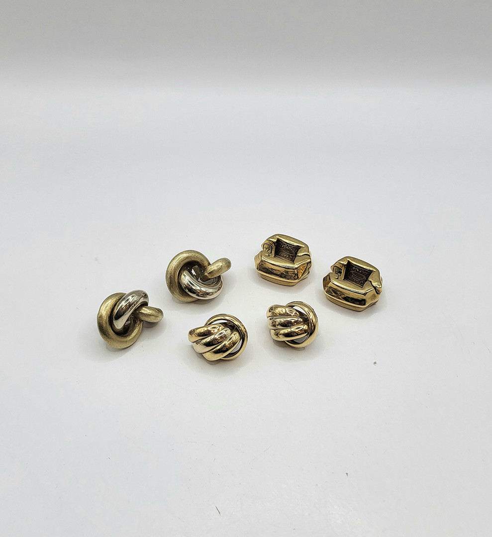 Tre paia di orecchini in oro 