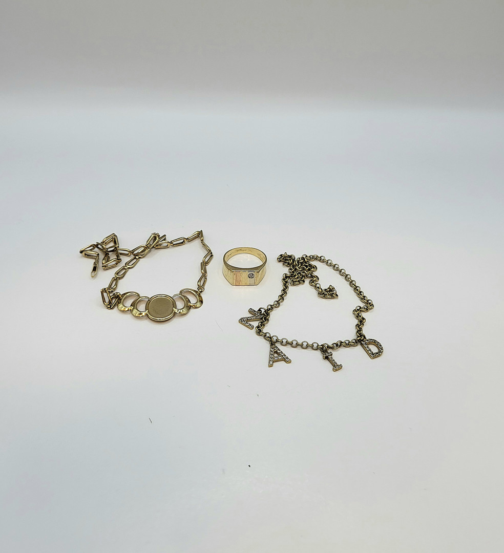 Due collane e anello oro diamante pietre