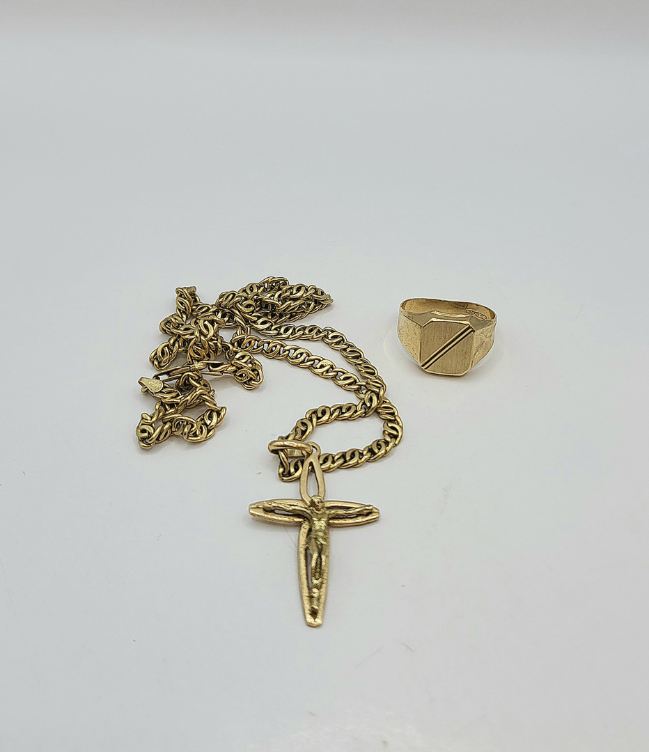 Collana ciondolo e anello oro