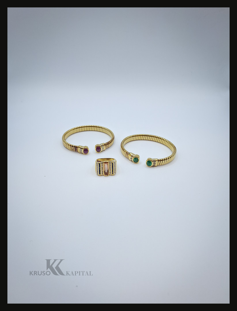 Anello oro con pietre e due bracciali oro con anima in metallo pietre