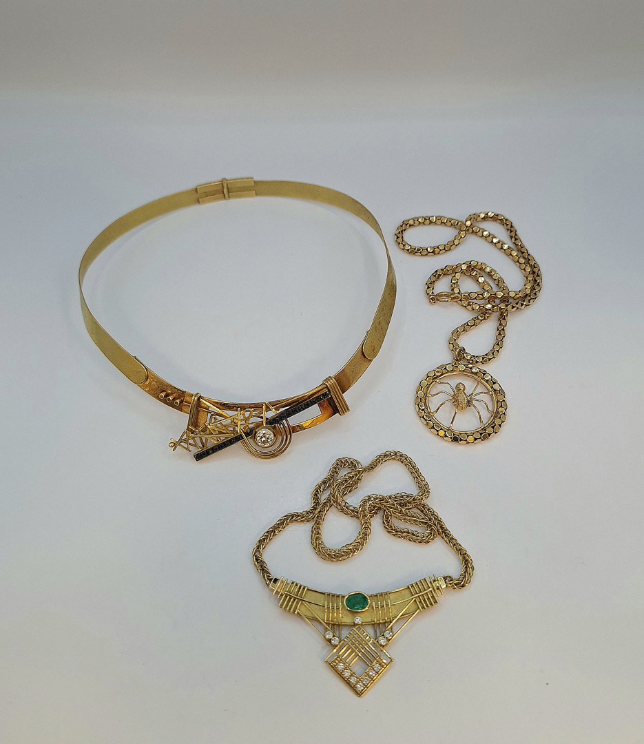 Vari oggetti oro pietre diamante diamantini
