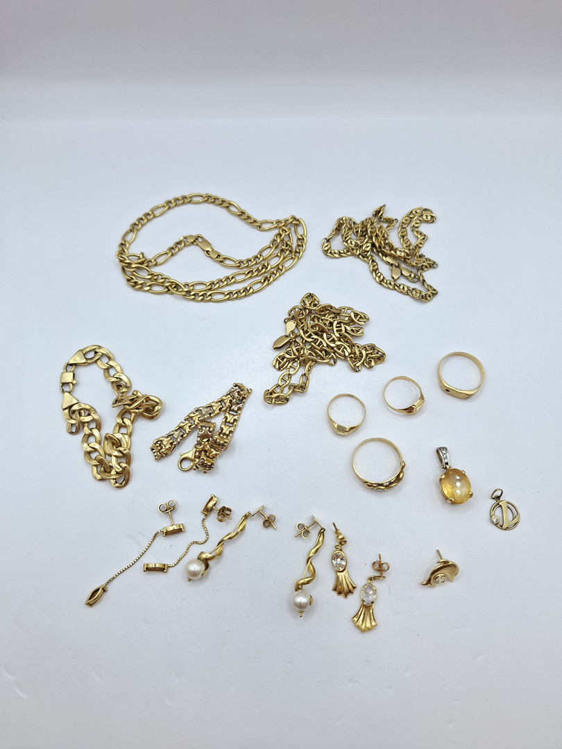 Vari oggetti in oro pietre 