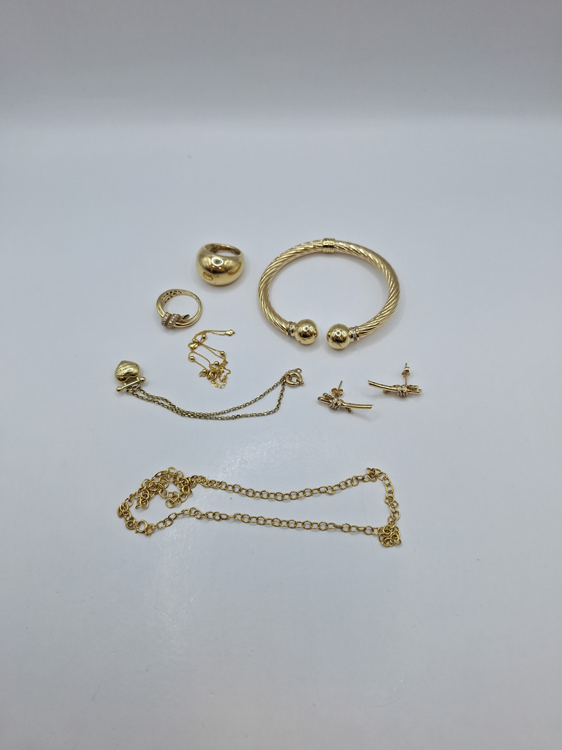 Vari oggetti in oro pietre 