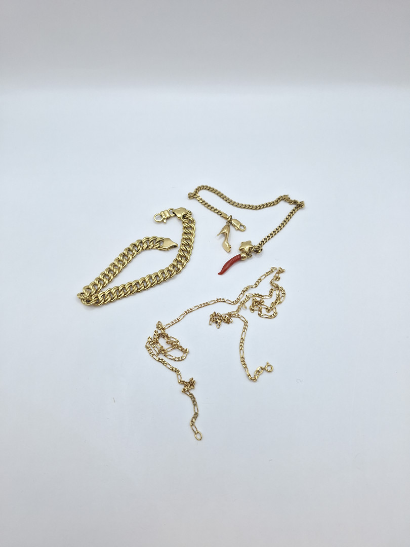 Vari oggetti oro corallo 