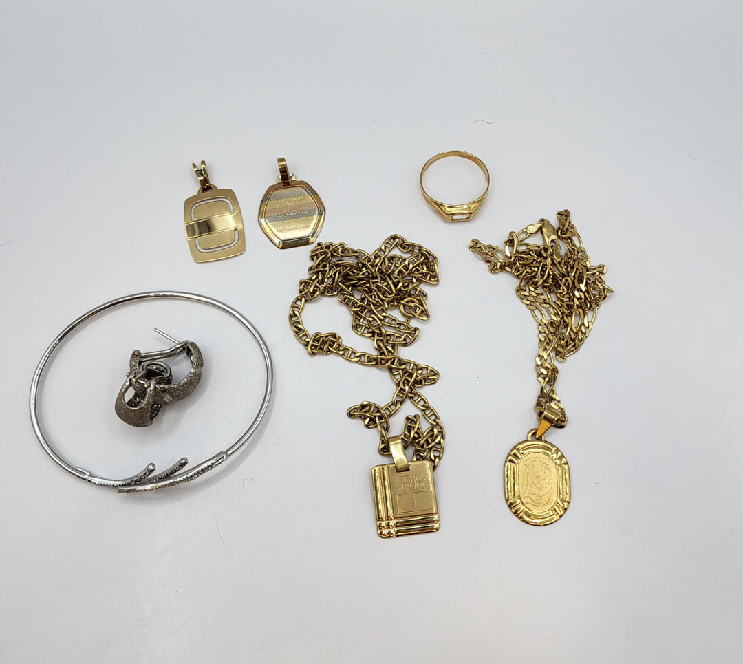 Vari oggetti oro pietre 