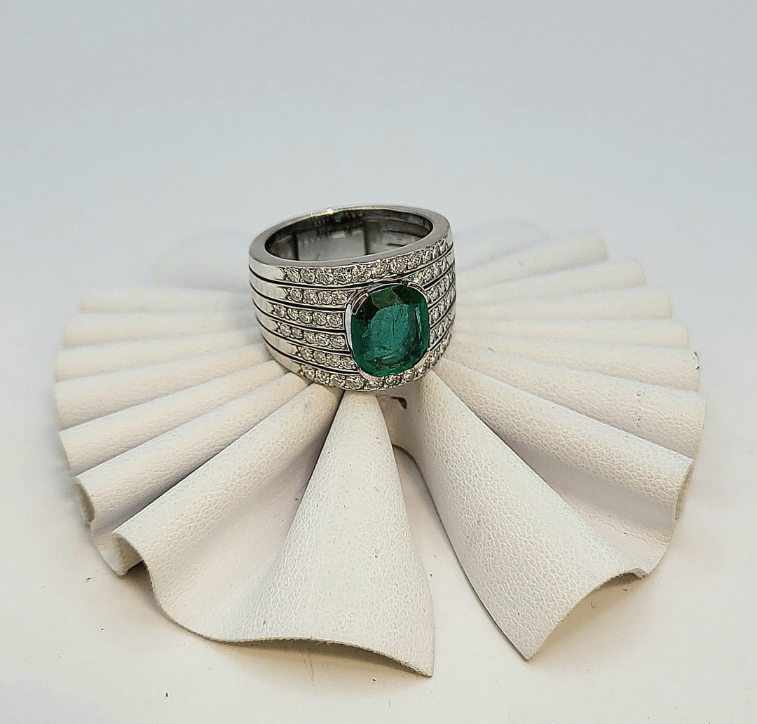 Anello oro pietra diamanti