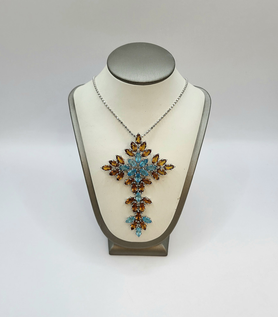 Collana e ciondolo oro pietre 