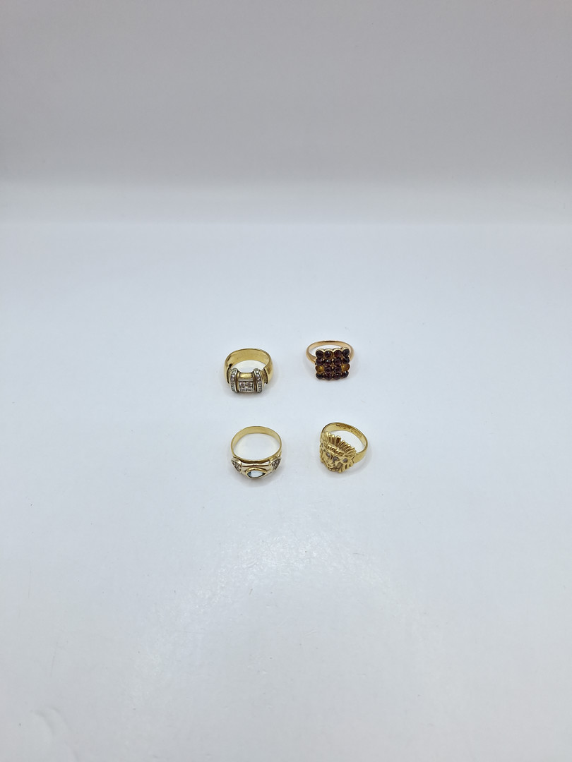 Quattro anelli in oro diamantini pietre 