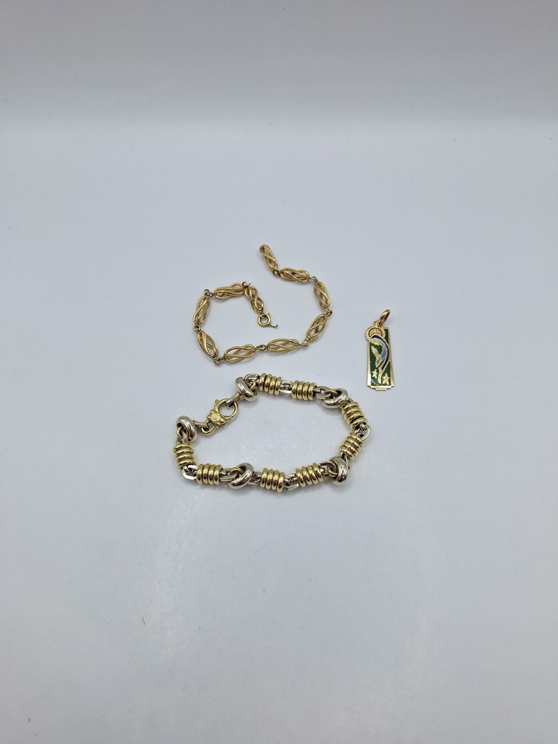 Vari oggetti oro smalti