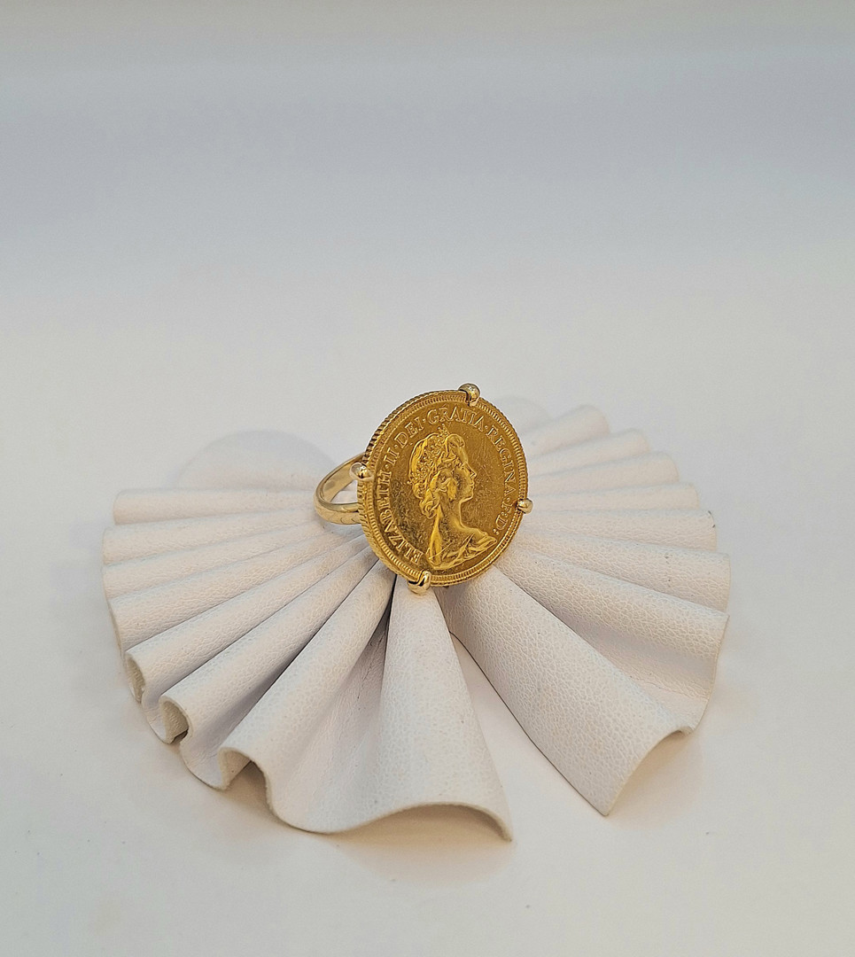 Anello con sterlina oro 