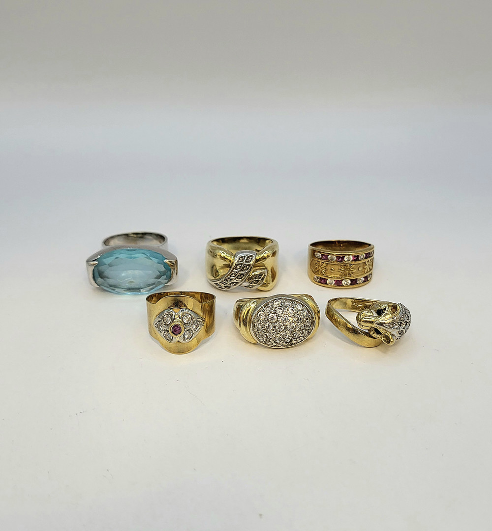 Sei anelli oro pietre