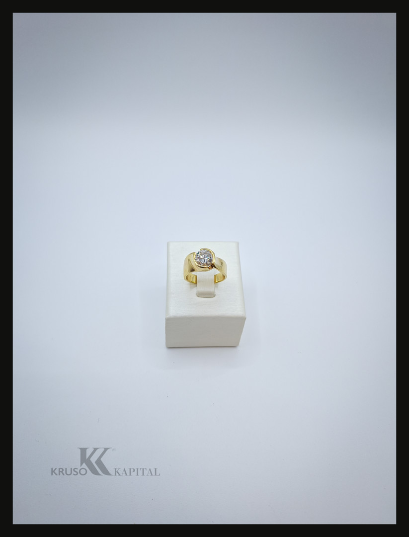 Anello oro con diamante