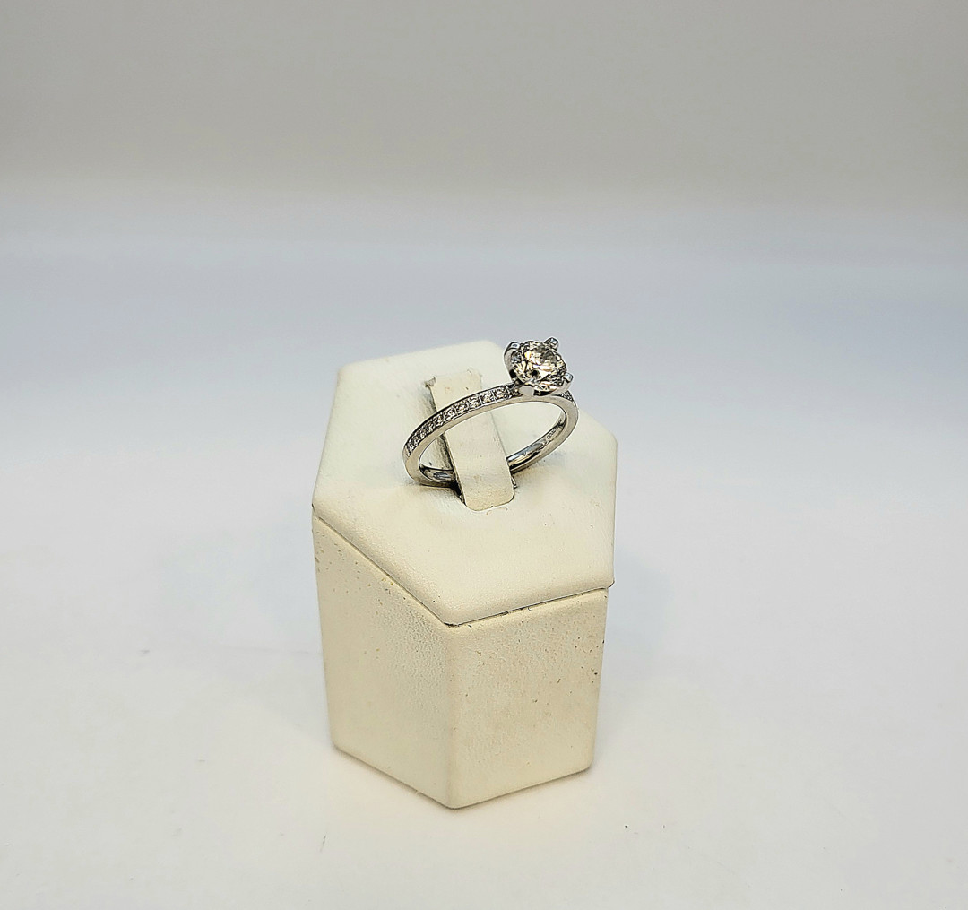 Anello platino diamante diamantini