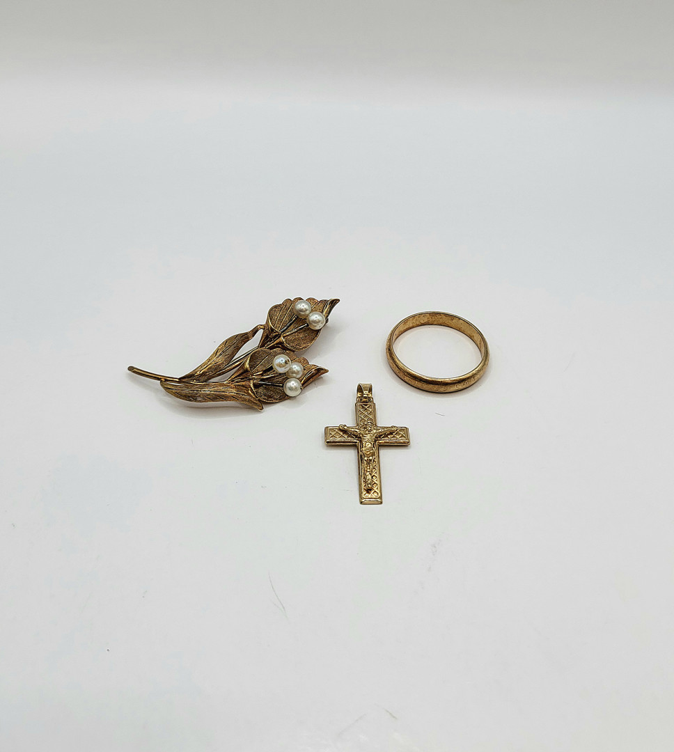 Anello spilla e ciondolo oro perle