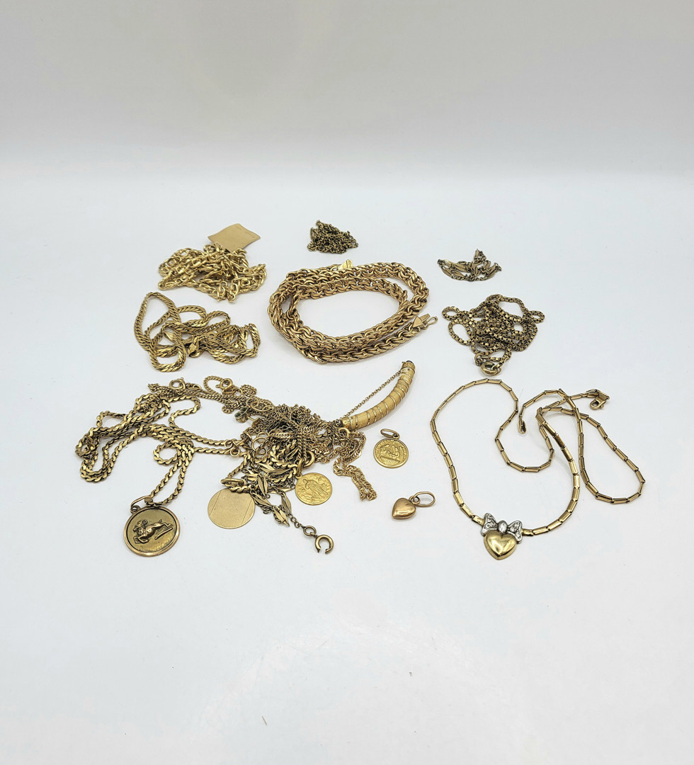 Vari oggetti oro pietre 