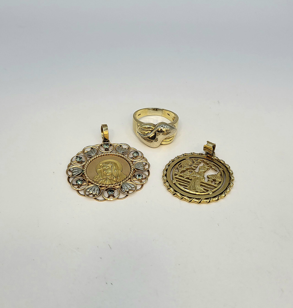 Anello e due ciondoli oro pietre 