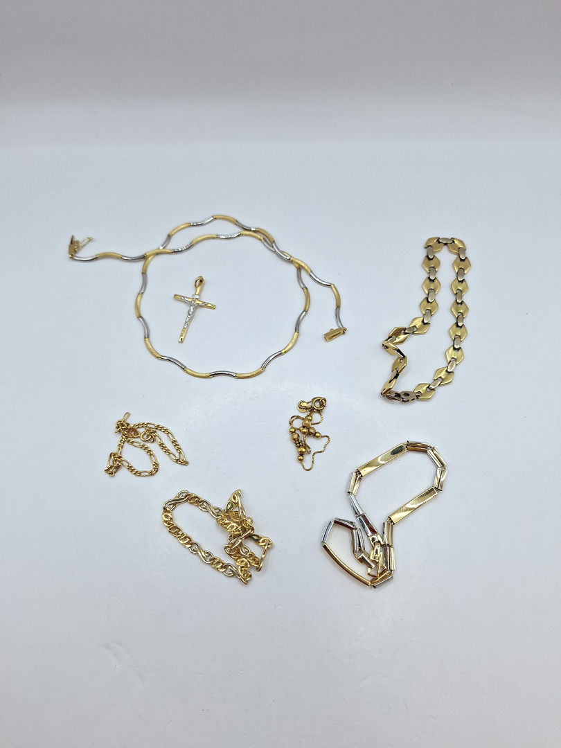 Vari oggetti in oro 