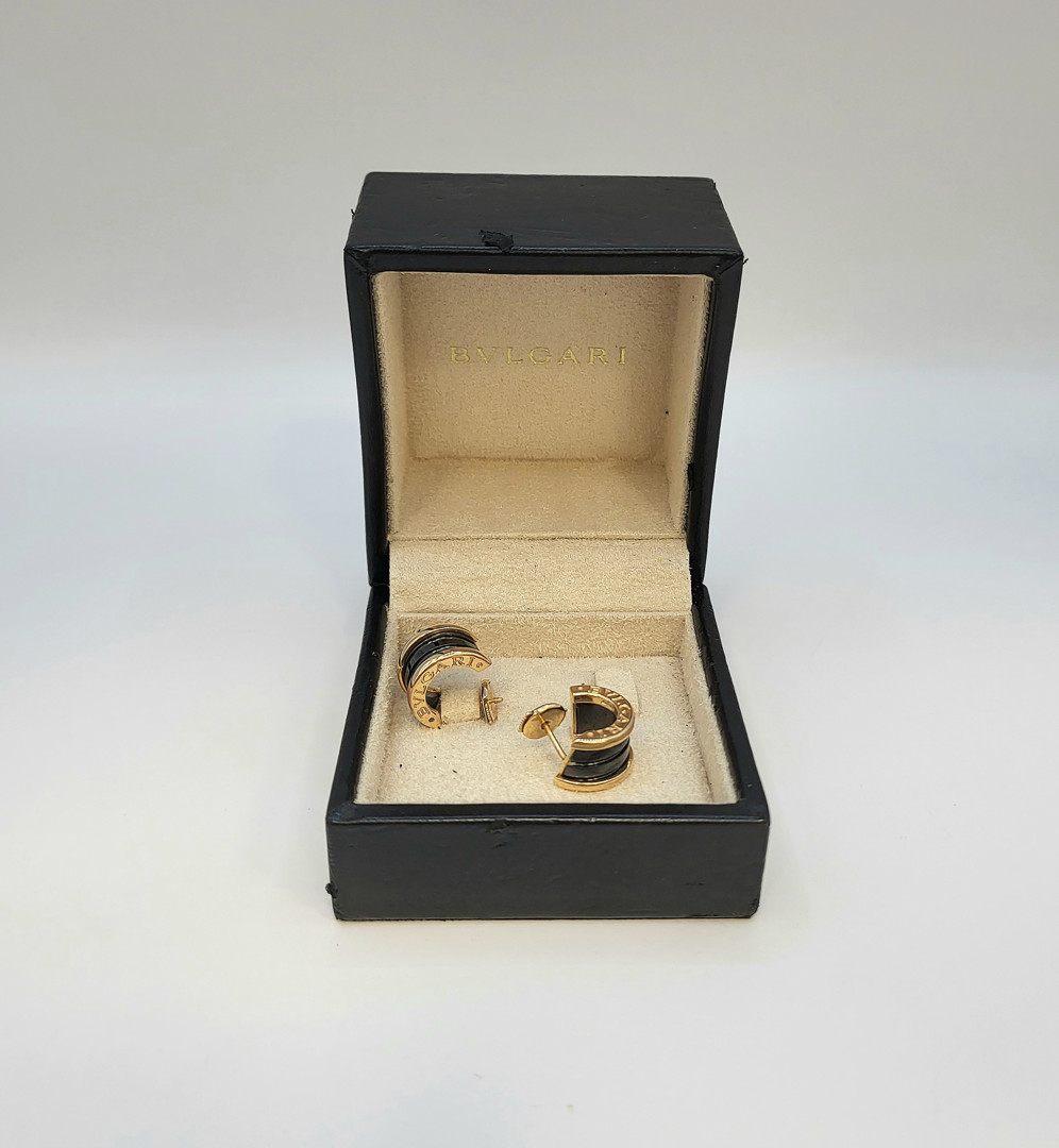 Paio orecchini a firma Bulgari oro pietre