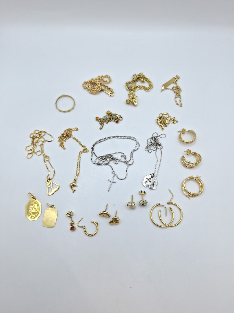 Vari oggetti oro pietre perline 