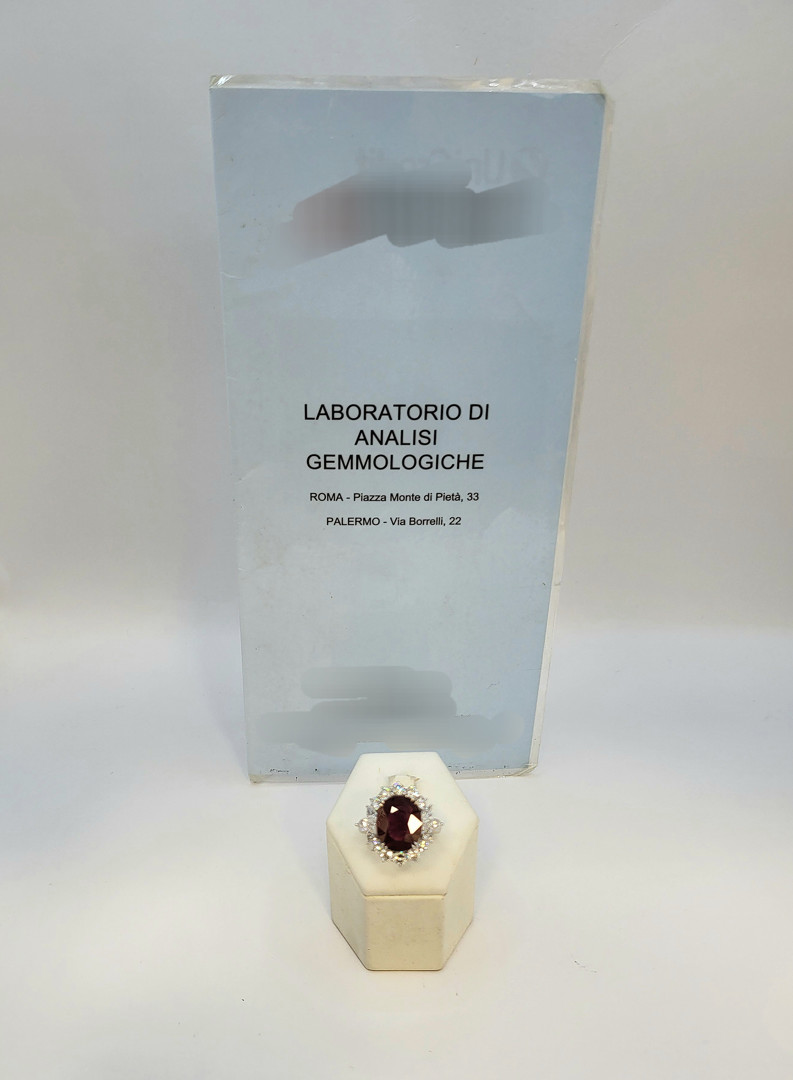 Anello oro rubino diamanti 