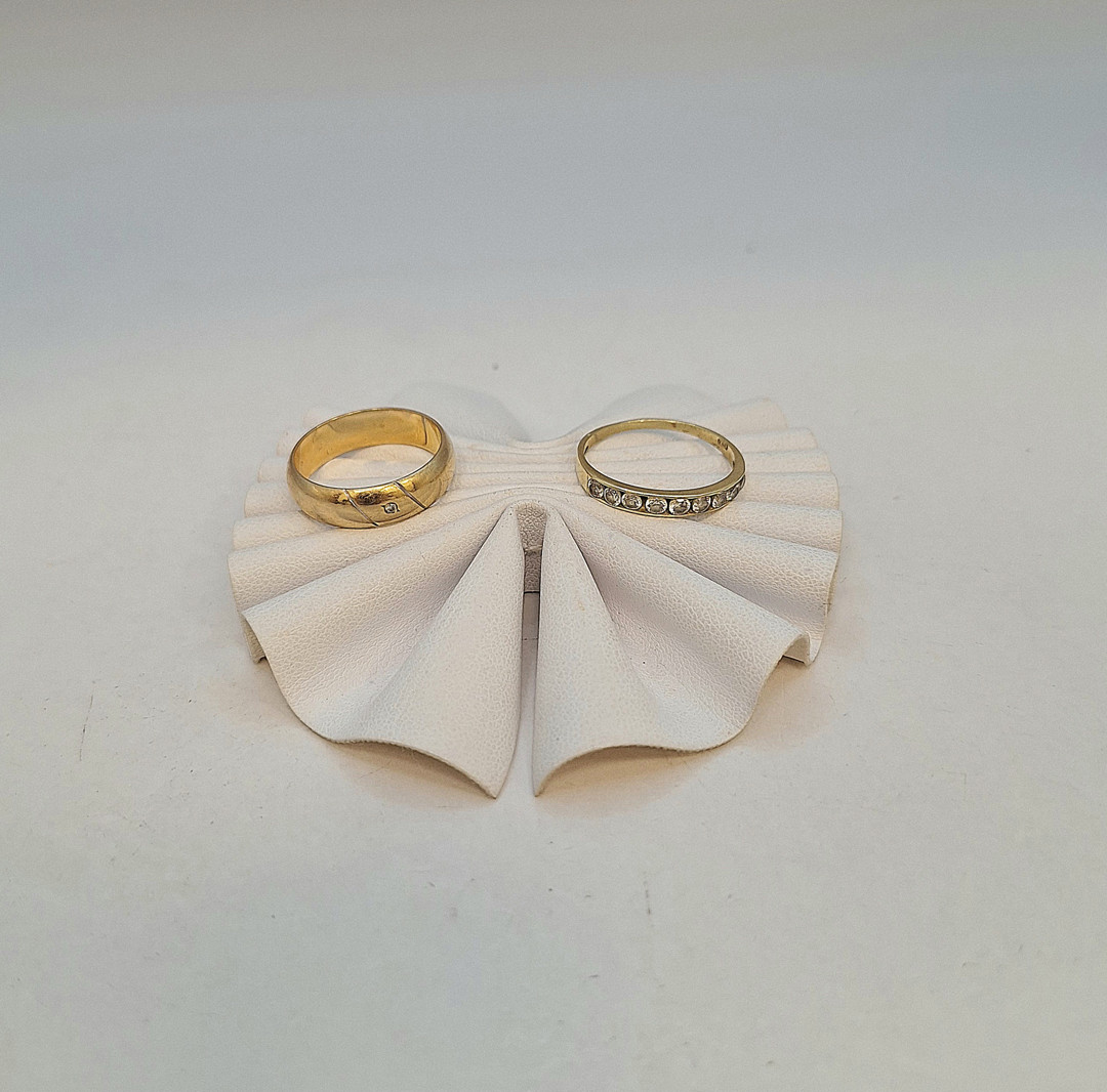 Due anelli oro pietre