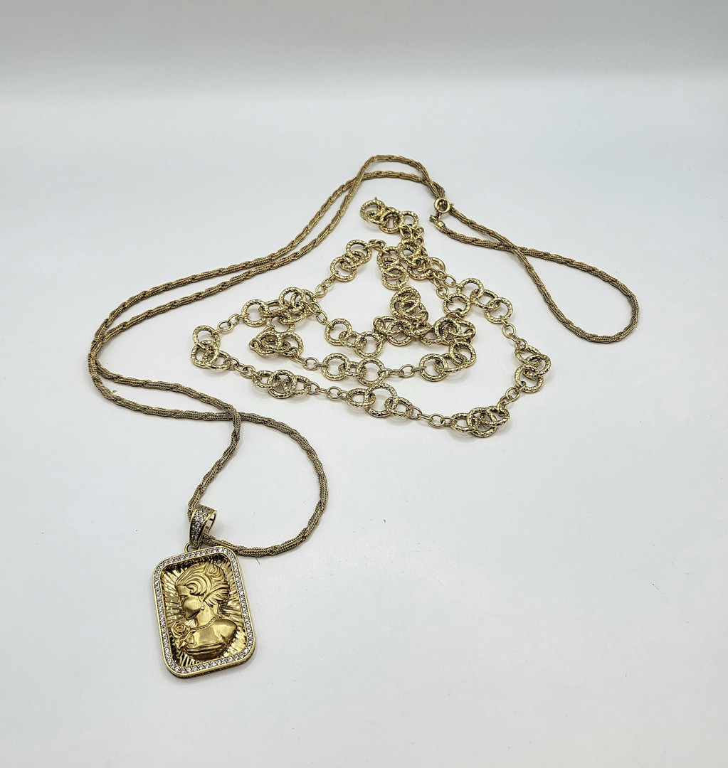 Due collane e ciondolo oro pietre 