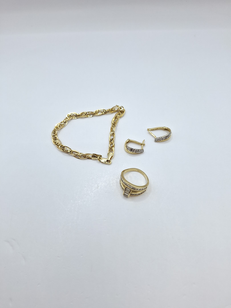 Anello bracciale e un paio orecchini in oro pietre