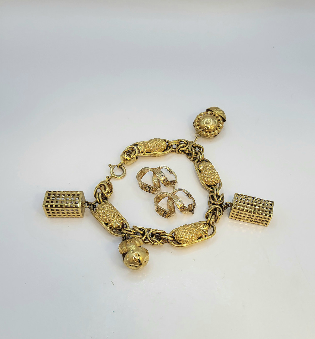 Bracciale e paio di orecchini oro