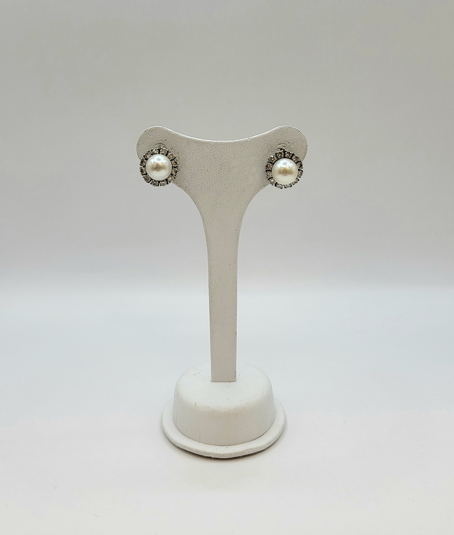 Un paio orecchini oro perle diamantini 