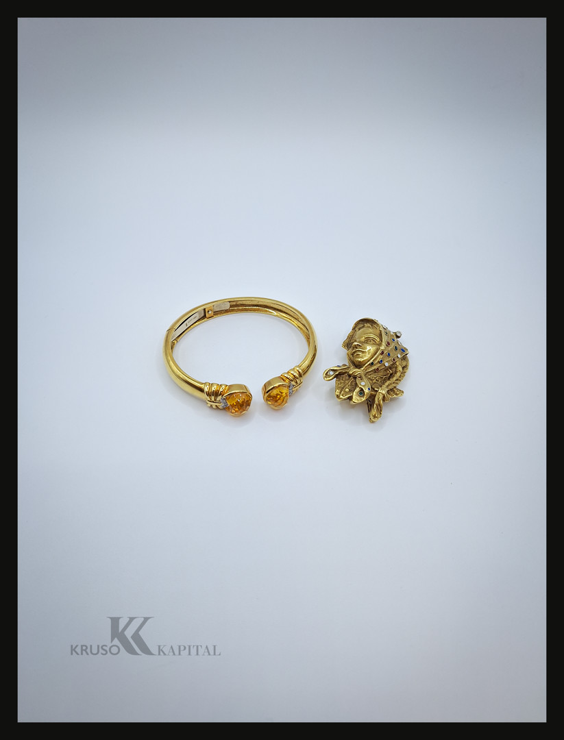 Bracciale e spilla oro pietre smalti diamanti 