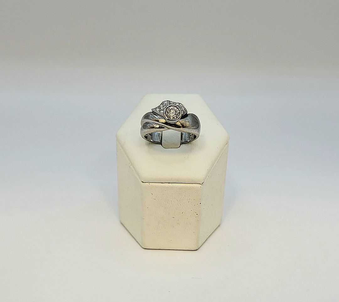 Anello oro diamante diamantini