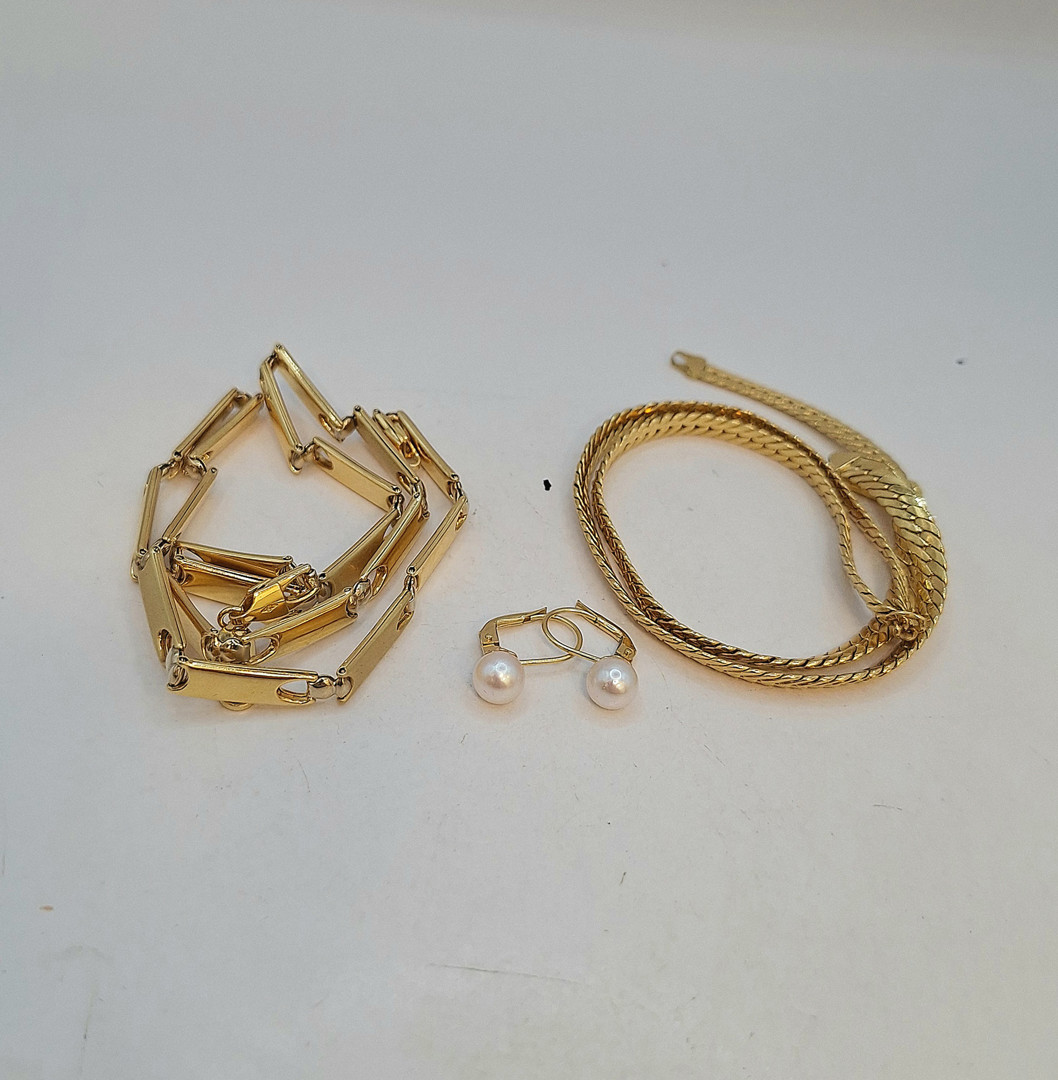 Due collane e paio orecchini oro perle