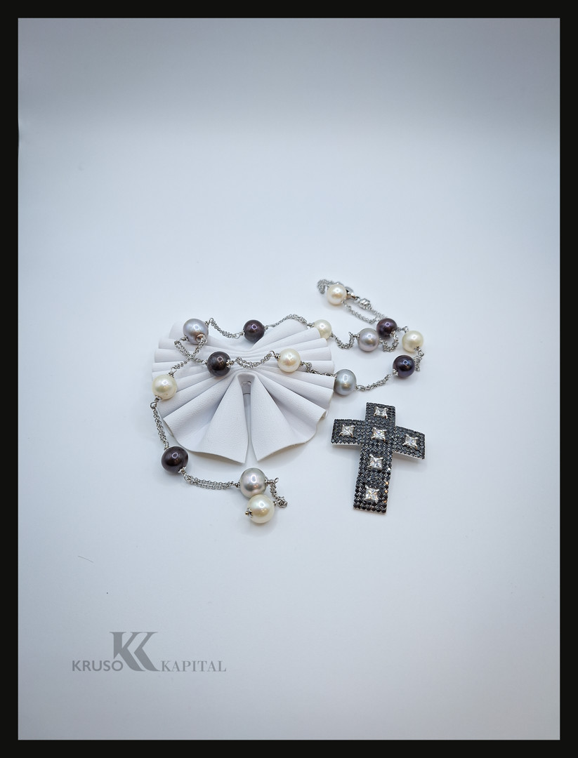 Collana e ciondolo oro pietre perle diamantini