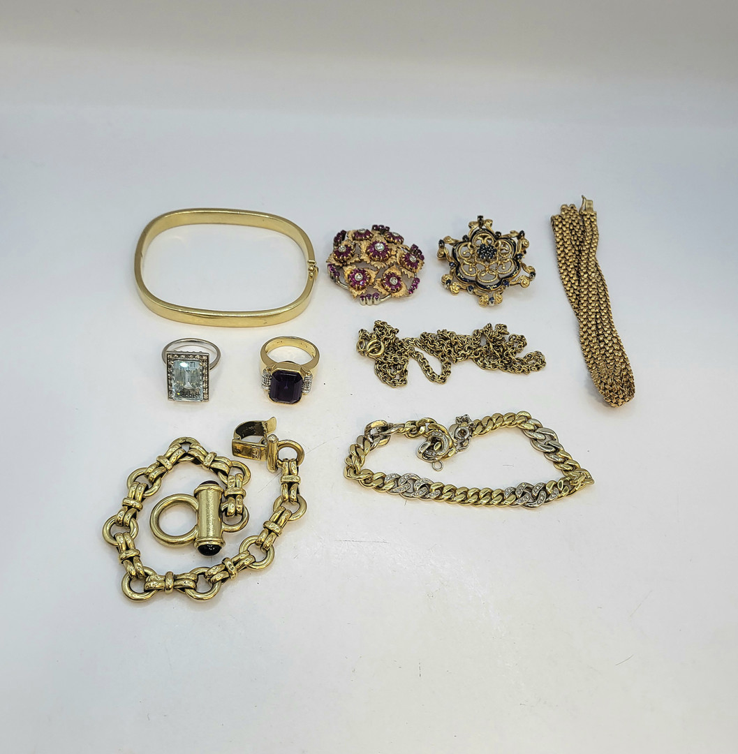 Vari oggetti oro pietre diamantini