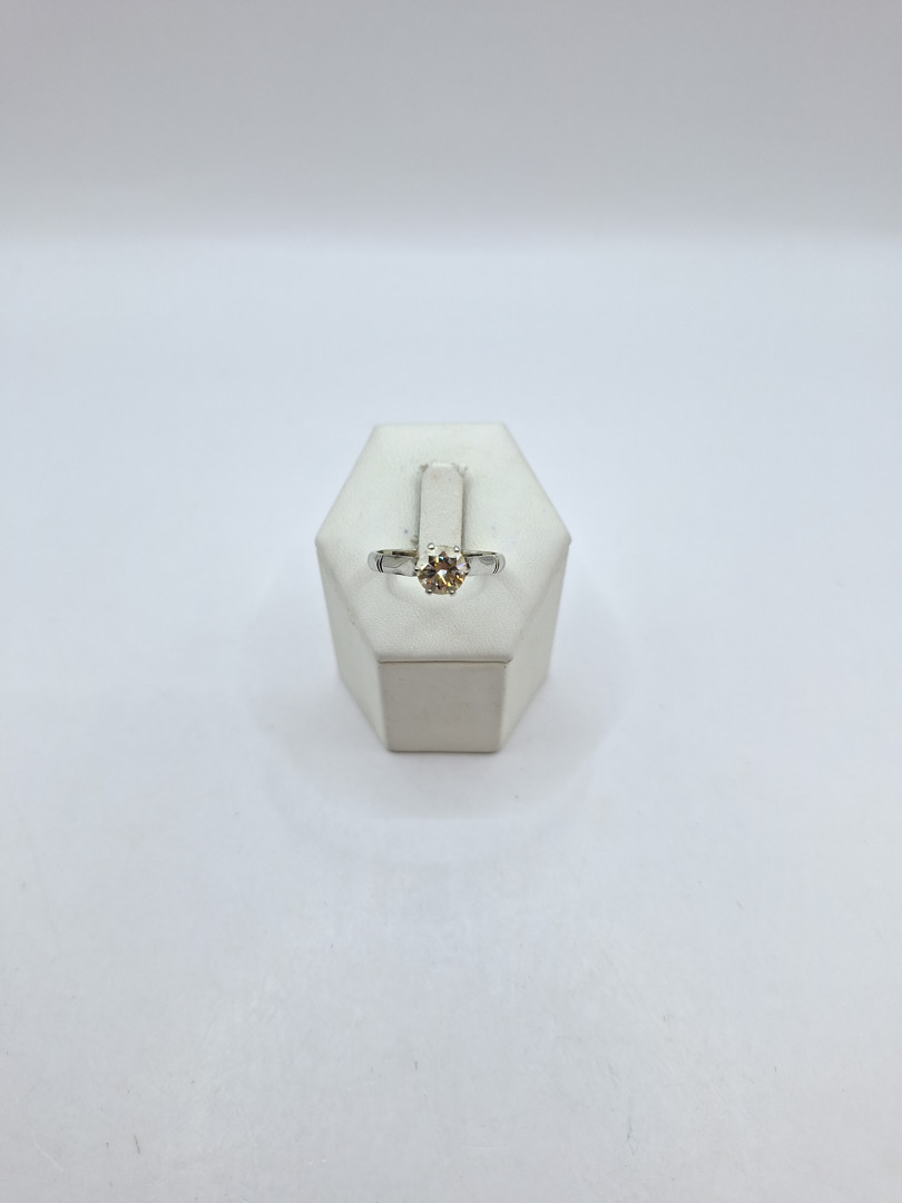 Anello oro con diamante
