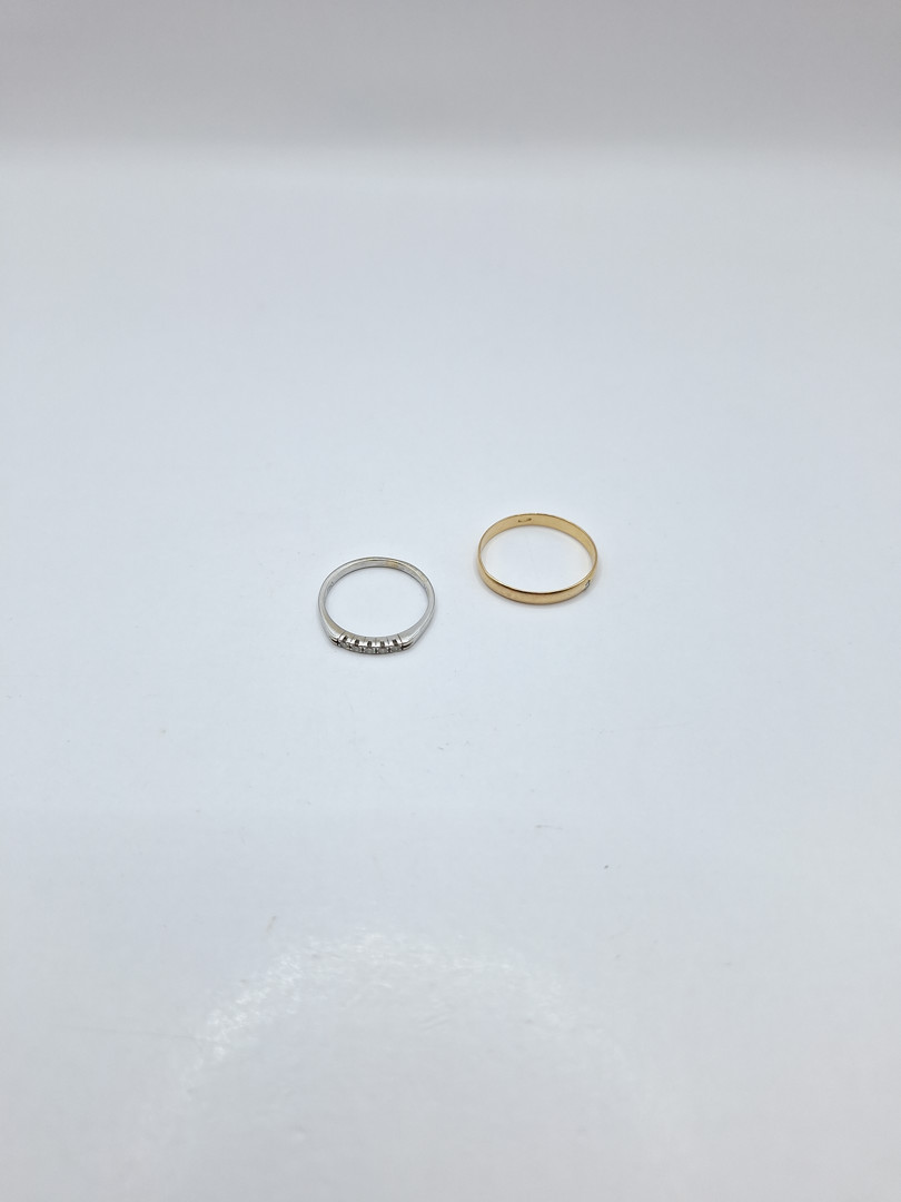 Due anelli in oro diamantini