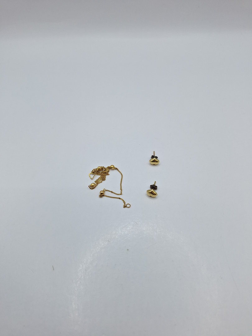 Bracciale e un paio orecchini oro 