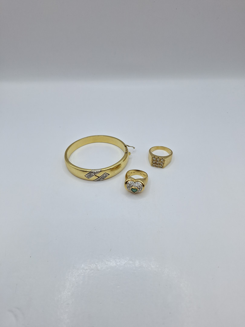 Bracciale e un paio di anelli oro pietra diamantini