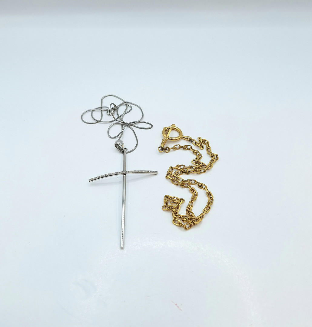 Due collane croce oro diamantini