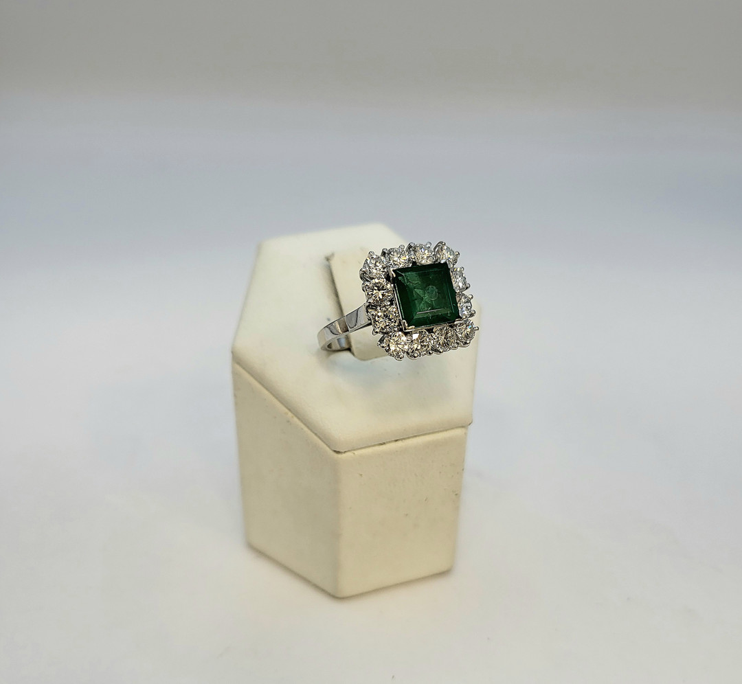 Anello oro pietra diamanti